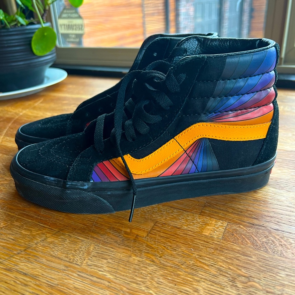 NEW Vans sk8-Hi refract wms 7.0 new never worn